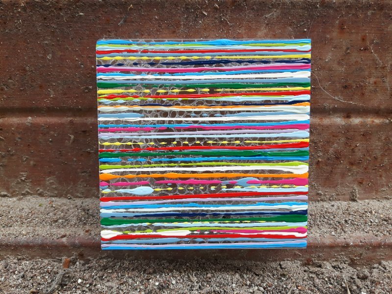 Coloured lines 19 2019, 10x10, Lack auf Plexiglas, € 59